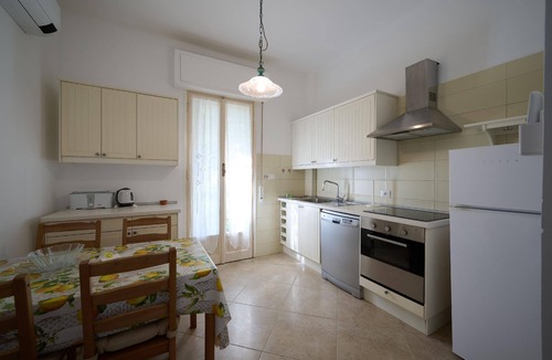 Diano Castello Apartment | Villa Camilla Garden Apartment'