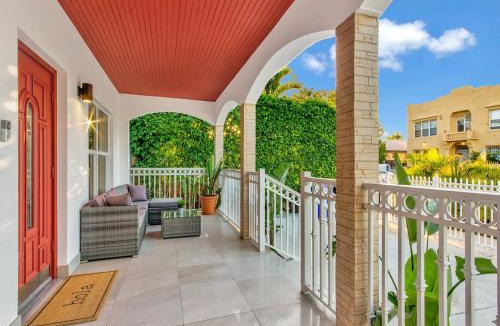 East Little Havana Villa | Villa Ciao Bella Sleeps 25 Pool Hot Tub