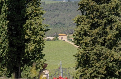 Chiocchio Villa | Villa Claro Chianti "il Cipresso" barn with use of pool 7 beds