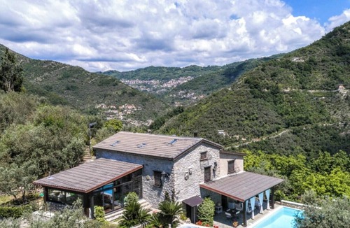 Avegno Villa | Villa 'Daphne Pool and Jacuzzi' with Private Pool, Wi-Fi and Air Conditioning