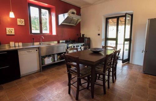 Castelnuovo di Porto Villa | Villa farmhouse North of Roma 25 min from P.za Del Popolo, train stat. Rm-Vt
