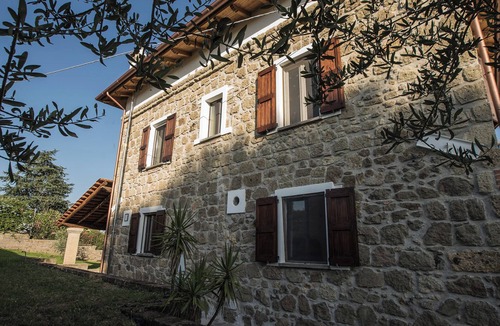 Castelnuovo di Porto Villa | Villa farmhouse North of Roma 25 min from P.za Del Popolo, train stat. Rm-Vt