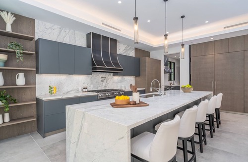 The Flats Villa | Villa Gemma by LuxJB 🏆 Beverly Hills Mansion Steps from Rodeo Drive