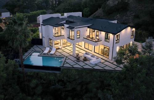 Trousdale Estates Villa | Villa Gina by LuxJB 🏆 Iconic Views 🏆 Basketball Court & Mini Golf