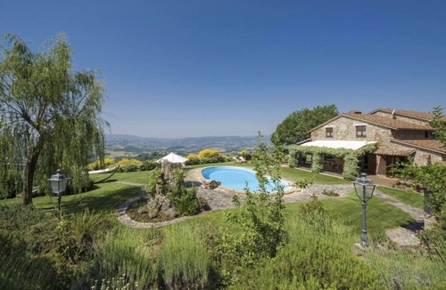 Grutti Villa | Villa I Grifoni, luxury villa near Todi with private pool, A/C, panoramic views