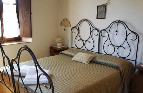 Il Poggio Villa | Villa Iza - Three Bedroom Villa, Sleeps 8