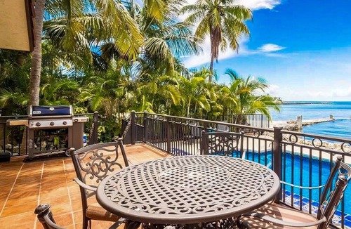 Marathon Villa | Villa IKI -Private Dock & Pool - Oceanfront 10 guests