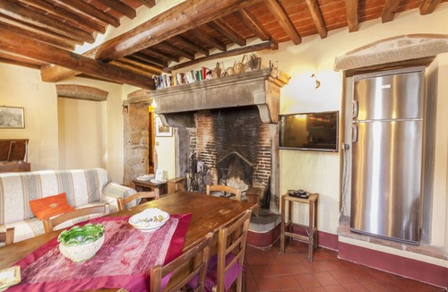 Montalla House | Villa il Giuggiolo, ancient country house with pool at Azienda Fontelunga