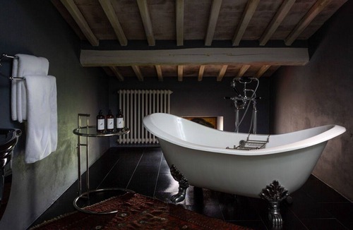 Castelmuzio Villa | Villa in Castelmuzio with 5 bedrooms sleeps 9