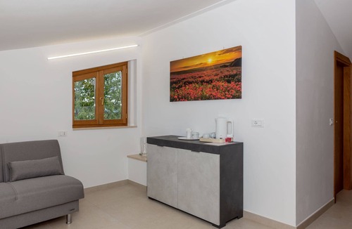 Talla Villa | Villa Italia is nestled among the forests of the Casentino. Here, every detail tells the story of a