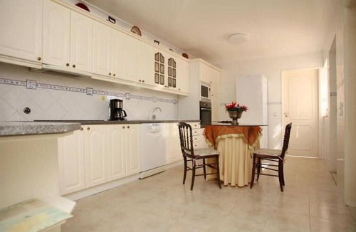 Albufeira Villa | Villa Juniper, fenced pool spacious house