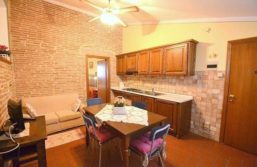 Fratticciola Villa | Villa Lamina Piccola: A characteristic and welcoming three-story apartment that is part of an ancient country house in the characteristic style of the Tuscan countryside, with Free WI-FI.