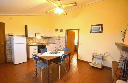 Fratticciola Villa | Villa Lamina Piccola: A characteristic and welcoming three-story apartment that is part of an ancient country house in the characteristic style of the Tuscan countryside, with Free WI-FI.