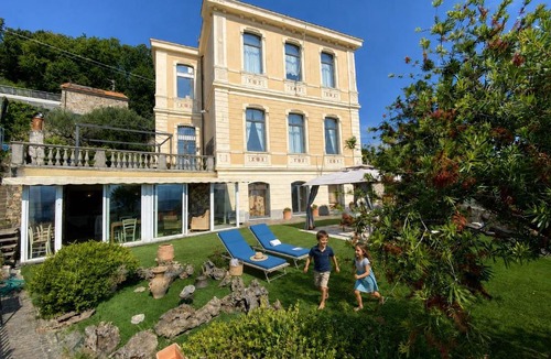 La Spezia Villa | Villa le palme-Pool, garden, terrace & sea view