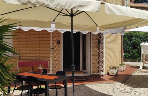 Ardea Villa | Villa Lido dei Pini garden 350sqm 3km from the sea, studio with wifi for smart work