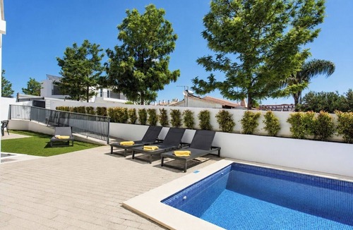 Meia Praia Villa | Villa Lilas: 8 Bed Central Albufeira Pool Villa
