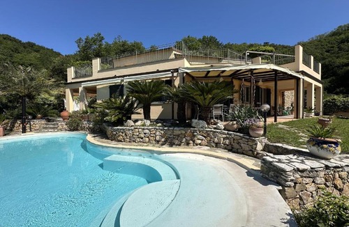 Lerici Villa | Villa Mareluna Stylish Waterfront Villa with Pool Near Sandy Beaches