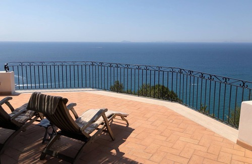 Faro House | Villa on the coast offers an unrivaled sea view and great tranquility