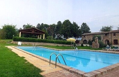 Montone House | Villa Pavone A: A welcoming two-story apartment that is part of a villa surrounded by the greenery, with Free WI-FI.
