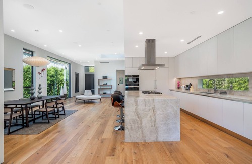 Beverly Hills Villa | Villa Stella by LuxJB 🏆 Family Friendly 🏆 Heated Pool & Jacuzzi