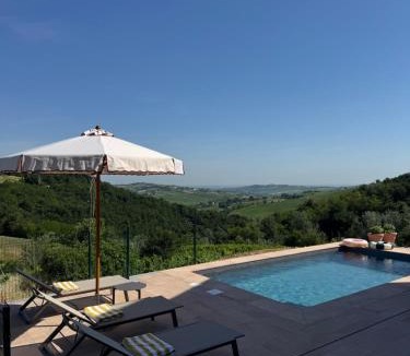 Montecalvo Versiggia Villa | Villa Teresa - Villa & Piscina immersi nel vigneto!