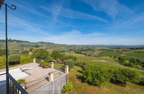 Castiglione Falletto Villa | Villa Tesoro