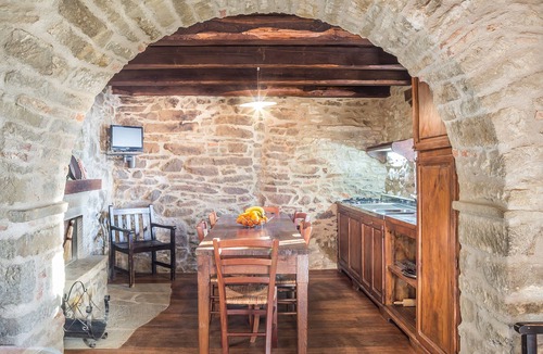 Sansepolcro House | Villa Vallorsaia with private pool, lake view, no neighbors