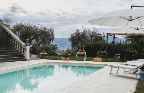 Castelnuovo Magra Villa | Villa Vernazza