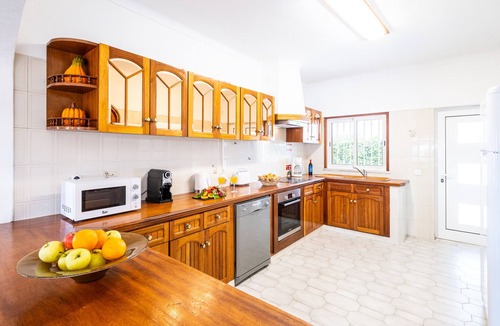 Castelo Villa | Villa w/Heatable Pool and BBQ in Galé