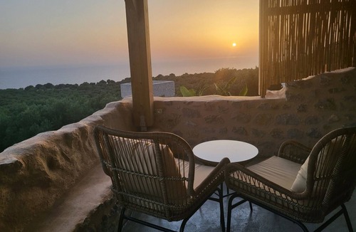 Omales Villa | Villa with beautiful sunset