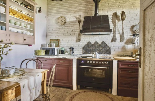 Pale House | Villa with cave spa in the Valle del Menotre