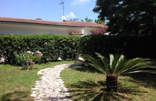 Sabaudia Villa | VILLA WITH PRIVATE GARDEN IN THE PARK OF CIRCEO OVERLOOKING THE LAKE SABAUDIA