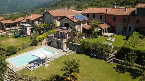 Fivizzano Villa | Villa with private pool Fivizzano 9 by VacaVilla