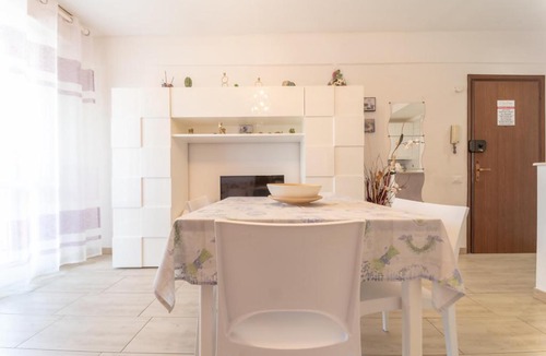 Lido Adriano House | VIOLA CON SERVIZIO SPIAGGIA - LIDO ADRIANO