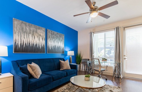 Del Aire Apartment | VIP 2 bed/2 bath with pool view, close to LAX & the beach