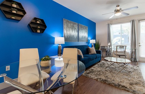 Del Aire Apartment | VIP 2 bed/2 bath with pool view, close to LAX & the beach