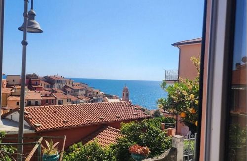 Tellaro Apartment | "Vita Mare" apartment, 2 minutes from the beach, in downtown Tellaro.