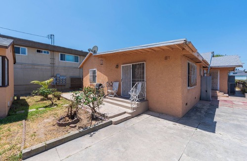 Inglewood Condo | Walk to sofi 2-bedroom condo with garage