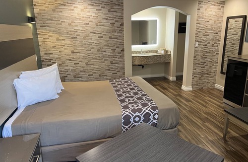 Walnut Valley Hotel | Walnut Inn & Suites West Covina