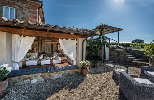 Terranuova Bracciolini Villa | Warm Exclusive Villa With Contact To Nature