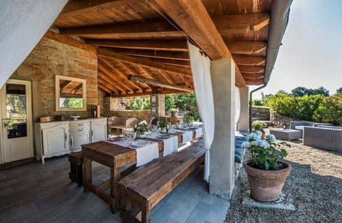 Terranuova Bracciolini Villa | Warm Exclusive Villa With Contact To Nature