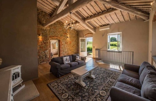 Terranuova Bracciolini Villa | Warm Exclusive Villa With Contact To Nature