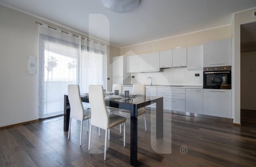 Montesilvano Apartment | WATERFRONT, a newly built structure, was born on the main seafront of Montesilvano, a few steps from the large golden sandy beaches. The Interno 3 apartment, on the 1st floor of the residence which can also be reached by lift, is a three-room apartment w