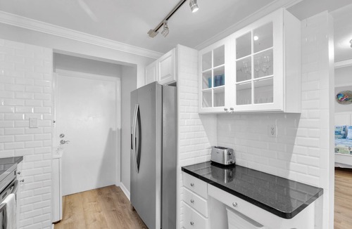 Meadows Condo | Waterfront Condo Dock Pool Downtown Near Duval