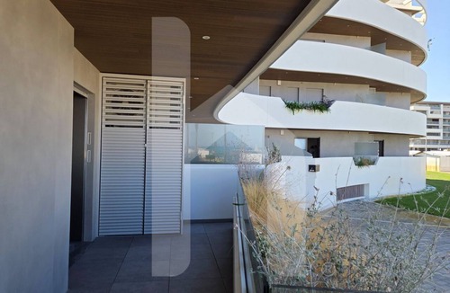 Montesilvano Apartment | WaterFront is an exclusive and refined complex in one of the most suggestive stretches of the Montesilvano seafront and a few steps from the large golden sandy beaches. The Interno 7 apartment, on the ground floor of the residence also reachable by eleva