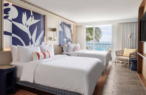 Islamorada Hotel | Waterfront Retreat Perfect Romantic Couple Getaway | Free Parking and Pool