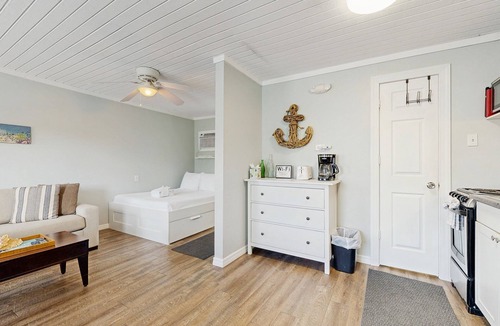 Marathon Apartment | Waterfront & snowbird-friendly studio with dock & quick open water access