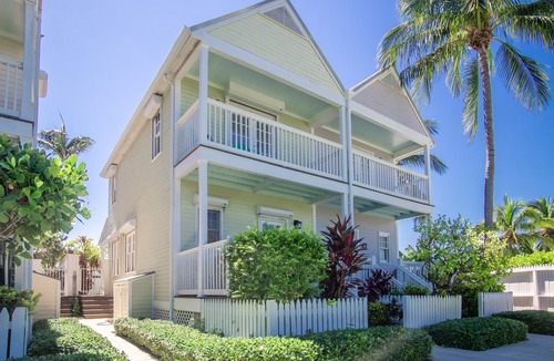 Marathon Villa | Waterfront Villa in Paradise. Dipping pool. Middle Keys. Soak in the sun