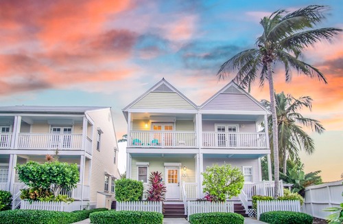 Marathon Villa | Waterfront Villa in Paradise. Dipping pool. Middle Keys. Soak in the sun