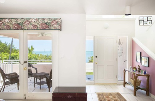 Key West House | Waters Edge-Key Haven 4bedroom 3.5bath canal front home w/jacuzzi, dock space